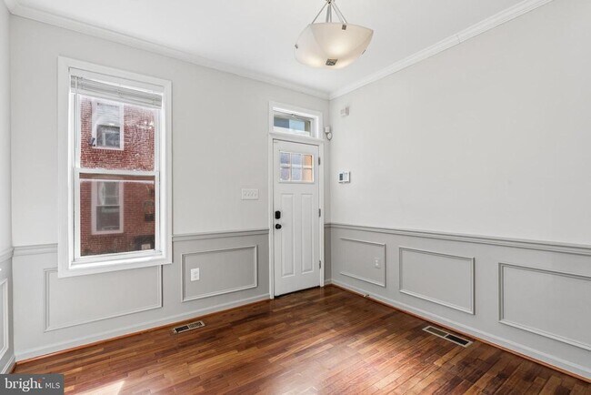 Building Photo - 214 N Madeira St