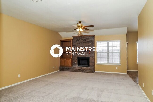 Building Photo - 4 Bedroom Pet-Friendly Home in Oklahoma City, OK with Main Street Renewal