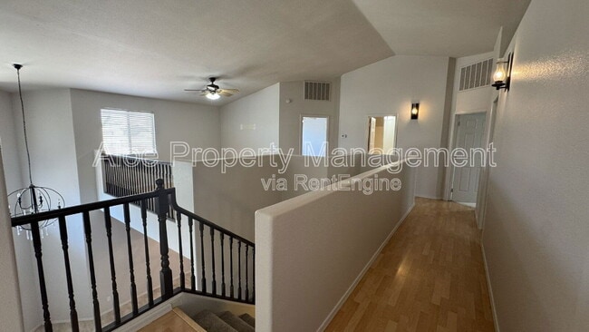 Building Photo - 491 W Ebony Way