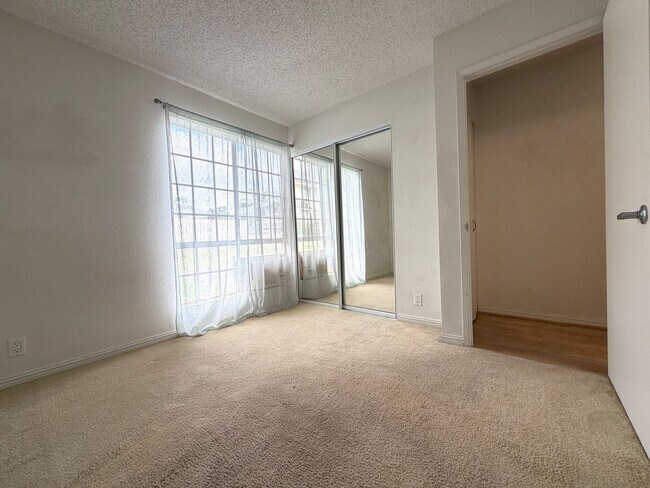 Foto del edificio - Villages at Waipio (Waipahu) - Ground Floor Unit, 2 bedroom/2 bathrooms and 1 parking stalls