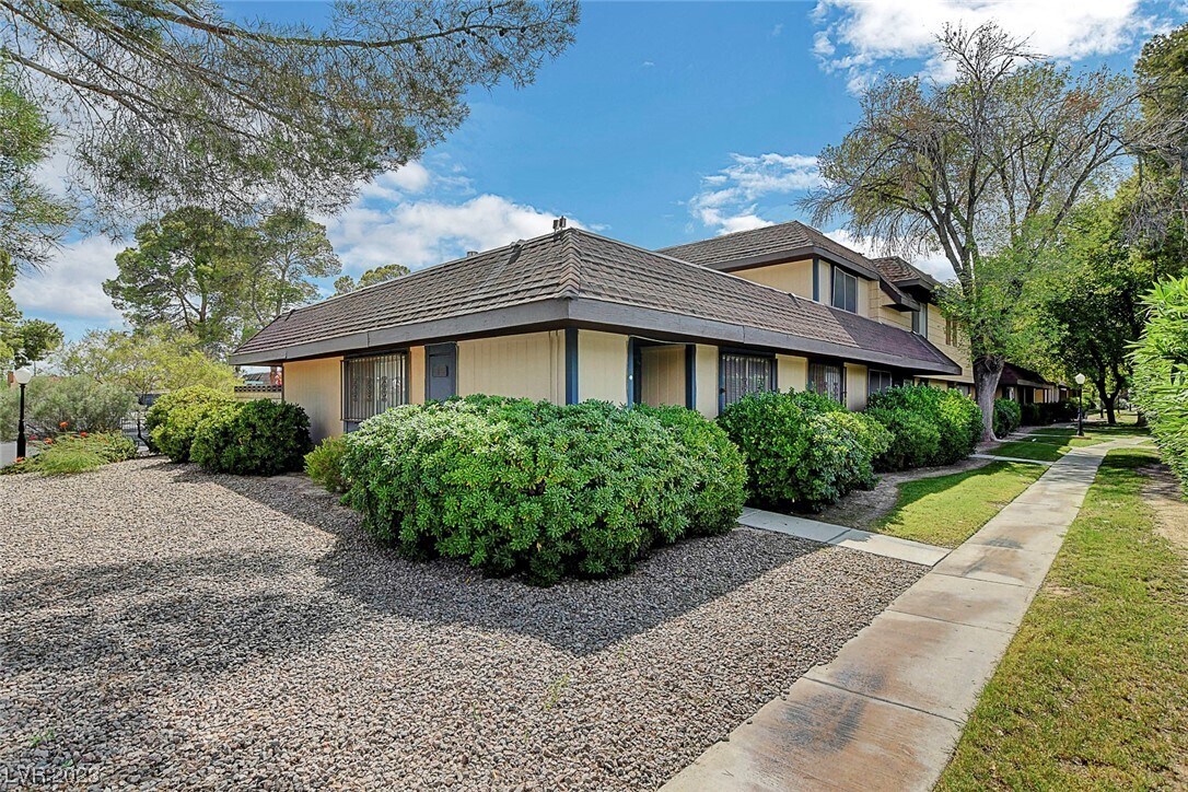 Primary Photo - 6138 Meadow Haven Ln