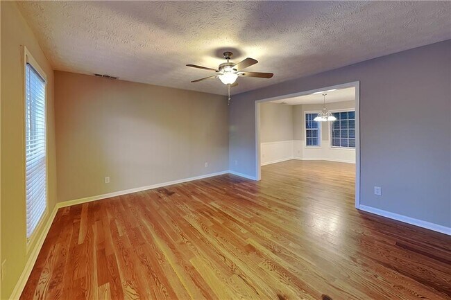 Building Photo - 5027 Wesleyan Dr