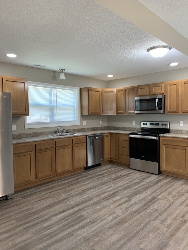 Kitchen - 2303 Rehm Dr
