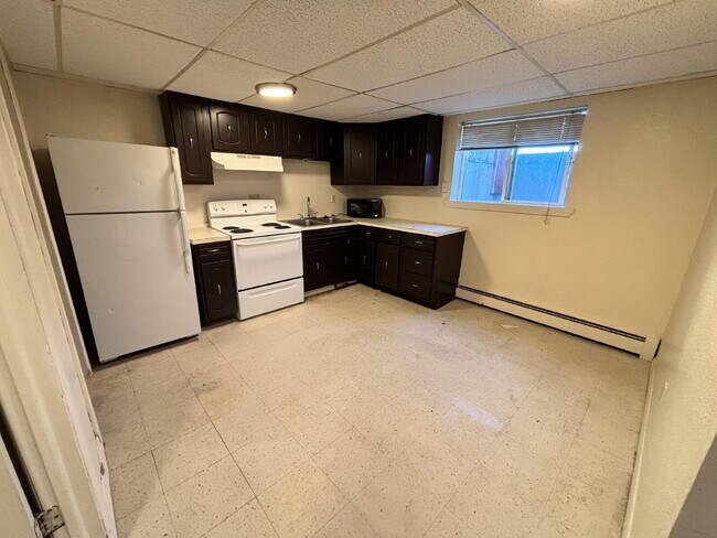 Building Photo - 370 S Wagon Wheel Dr