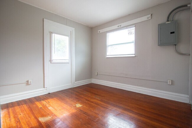 Foto del edificio - 408 W Howry Ave