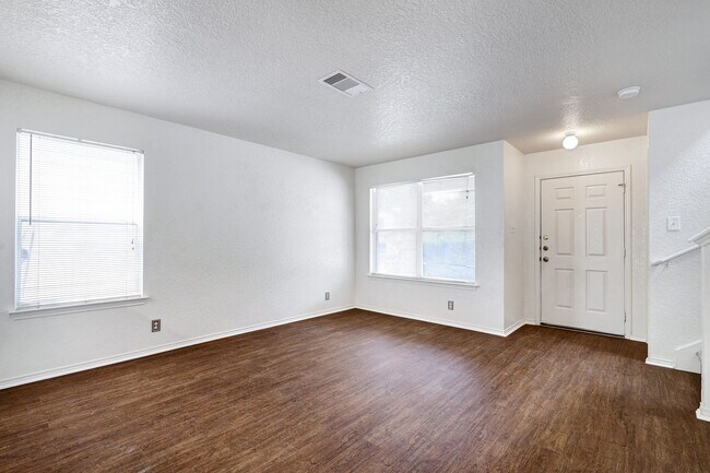 Foto del edificio - ***MOVE-IN SPECIAL: ONE WEEK FREE***Renova...