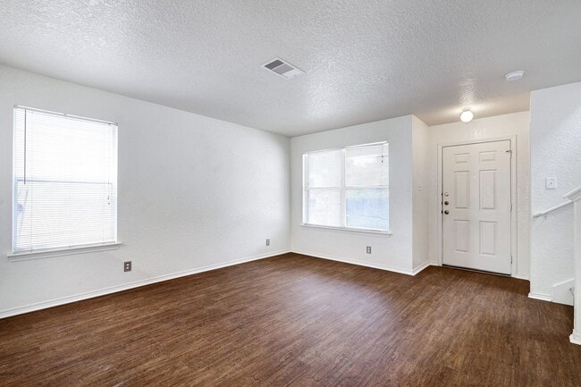 Building Photo - Renovated Two-Story in Bridgewood with Com...