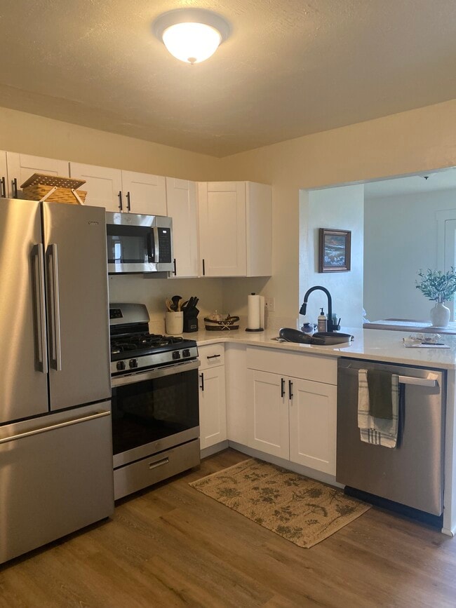 Building Photo - 270 E 400 N