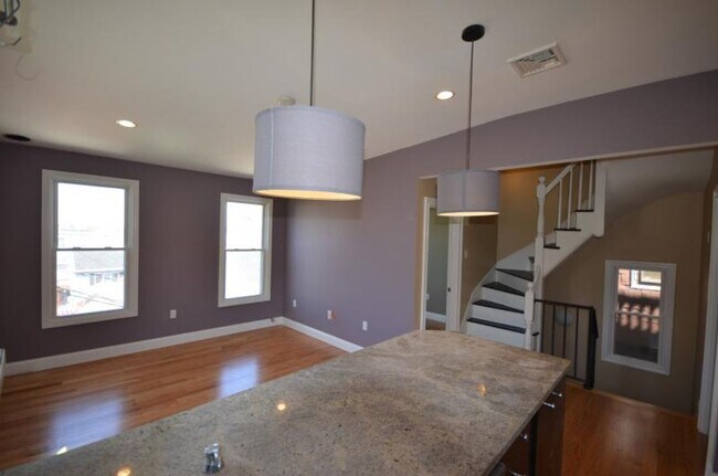 Foto del edificio - Spacious 2.5 Bed Now Available