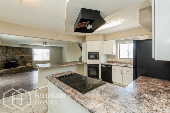 Building Photo - NOW AVAILABLE! 420 68Th St Sw, Albuquerque...