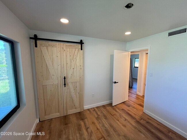 Building Photo - 1004 Samar Rd