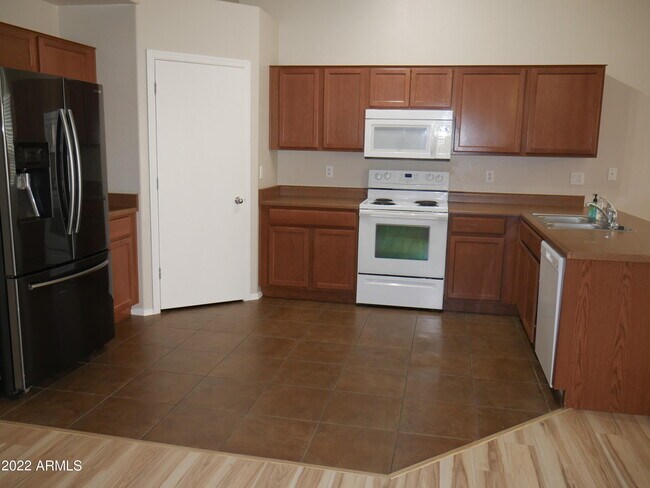 Building Photo - 2190 E Mohave Ln