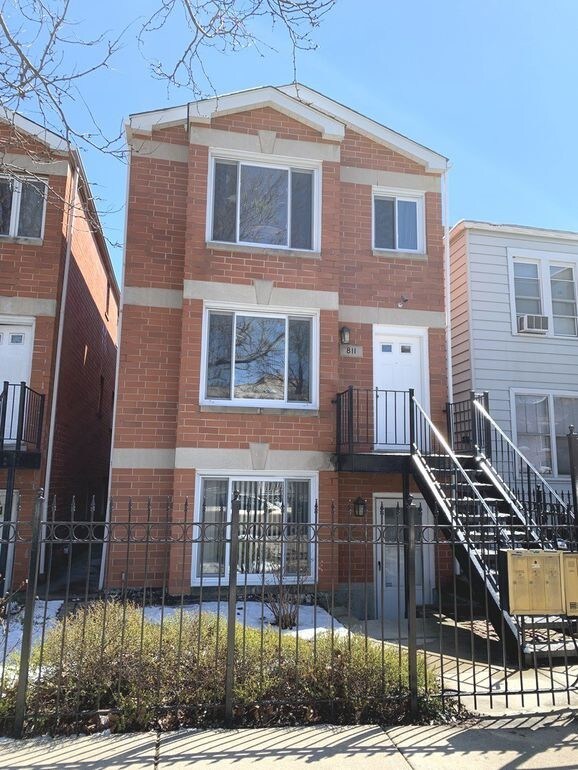 Foto principal - 811 S Claremont Ave