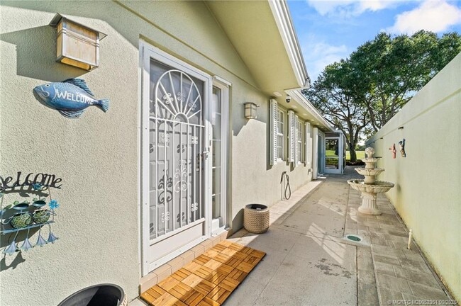 Building Photo - 1599 SW Springfield Ct