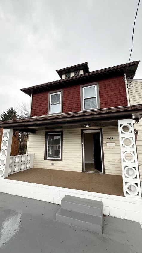 Foto principal - Newly Remodeled 3 Bedroom in Overbrook- Garage and Central AC!!