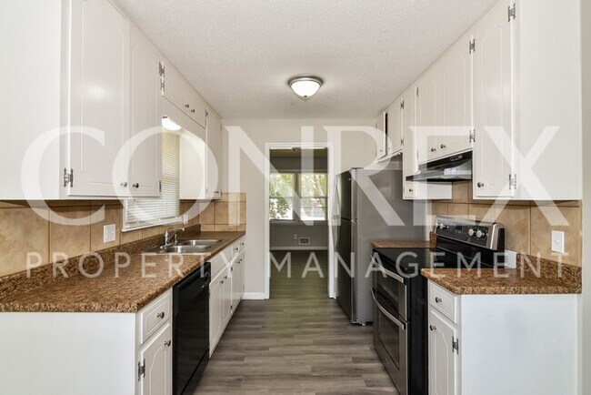 Building Photo - Wonderful Brick Raised Ranch in Sycamore H...
