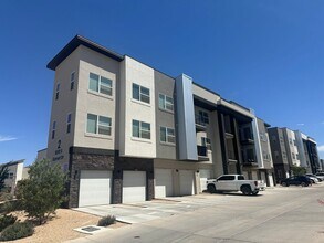 Building Photo - 5801 S Garnet Dr