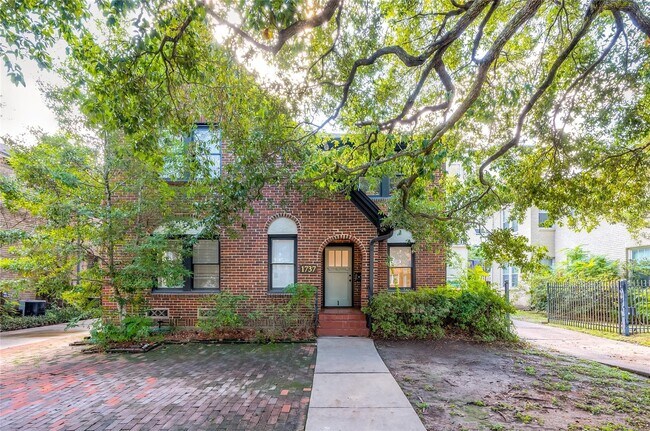 Foto del edificio - 1737 Albans Rd