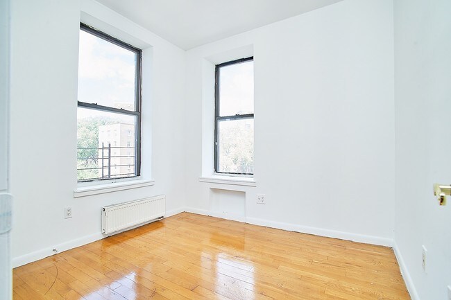 Building Photo - 2095 Madison Avenue