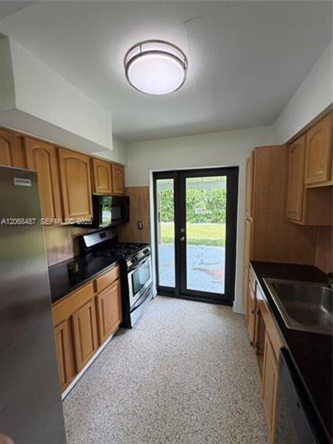 Building Photo - 4361 SW 97th Ct