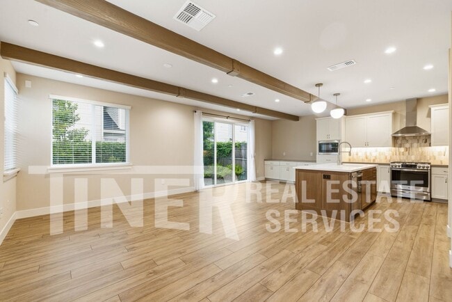 Building Photo - 8931 Fair Oaks Blvd