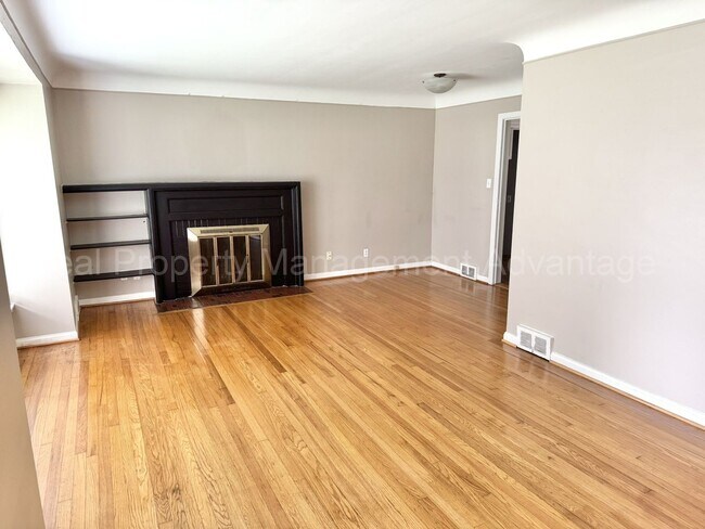 Foto del edificio - 4421 Samoset Rd