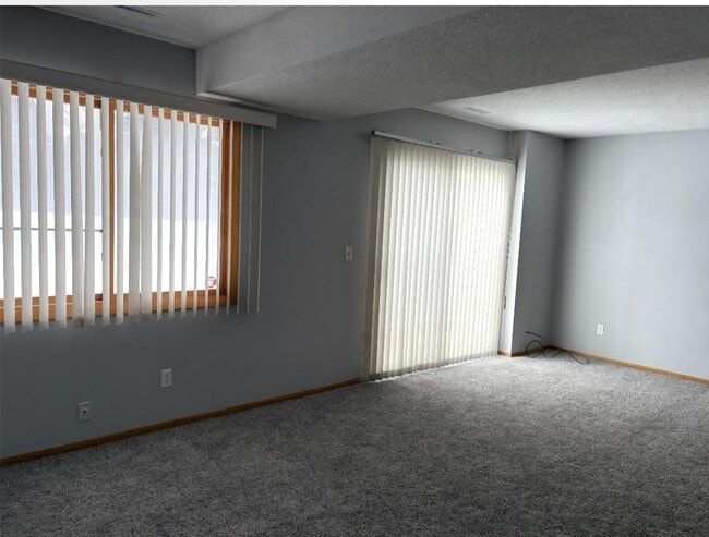 sala familiar en la planta baja - 5397 Beachside Dr