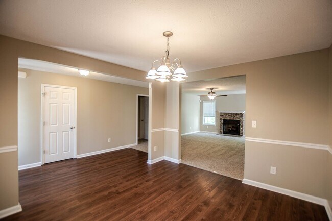Foto del edificio - Four Bedroom with Bonus!