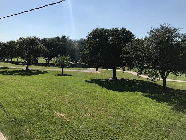 Foto del edificio - 8283 Sands Point Dr