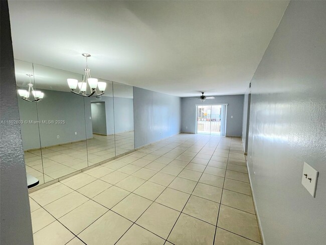 Building Photo - 1630 W 46th St