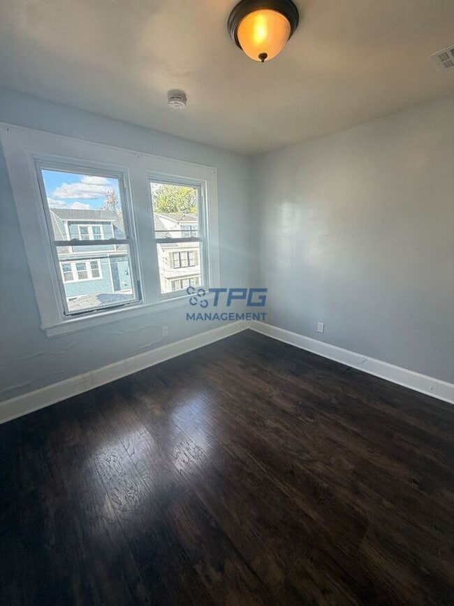 Building Photo - 134 Dewey St