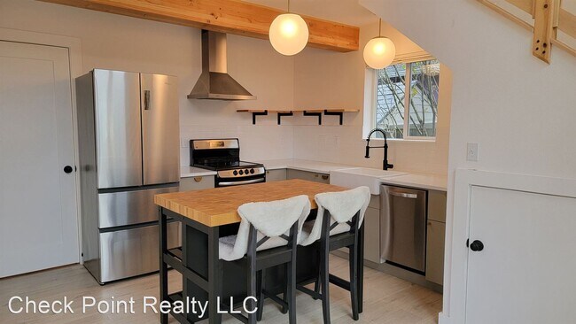 Foto del edificio - 2 br, 1 bath House - 4115 NE 70th Ave #B