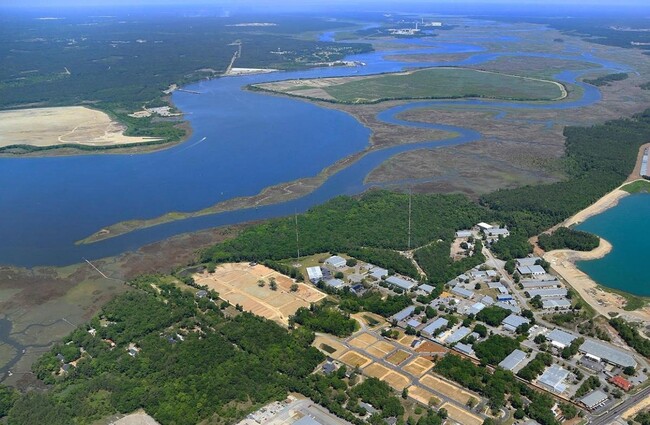 Foto del edificio - Low country living just 20 minutes from th...