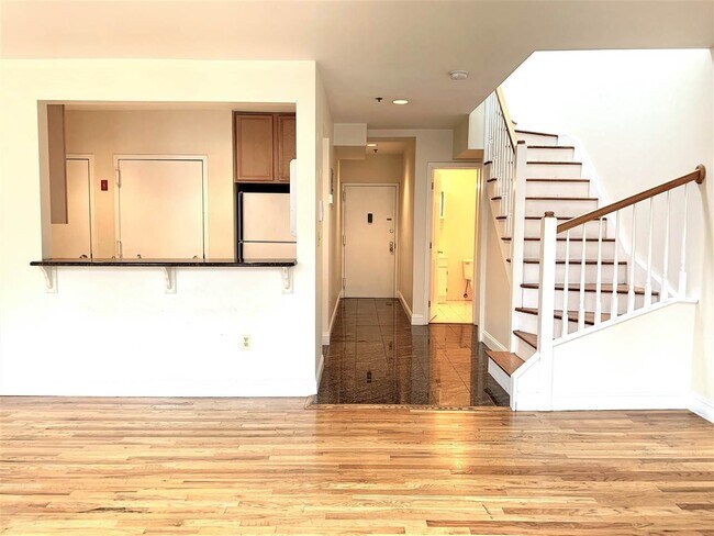 Building Photo - 223 Willow Ave