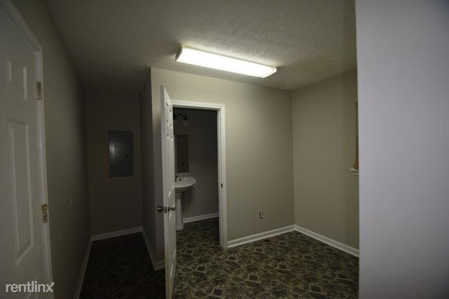 Building Photo - 3 br, 1.5 bath House - 2655 Sardis Rd