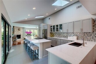 Building Photo - 4007 Beaconsdale Dr