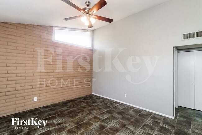 Building Photo - 3320 S Margo Dr