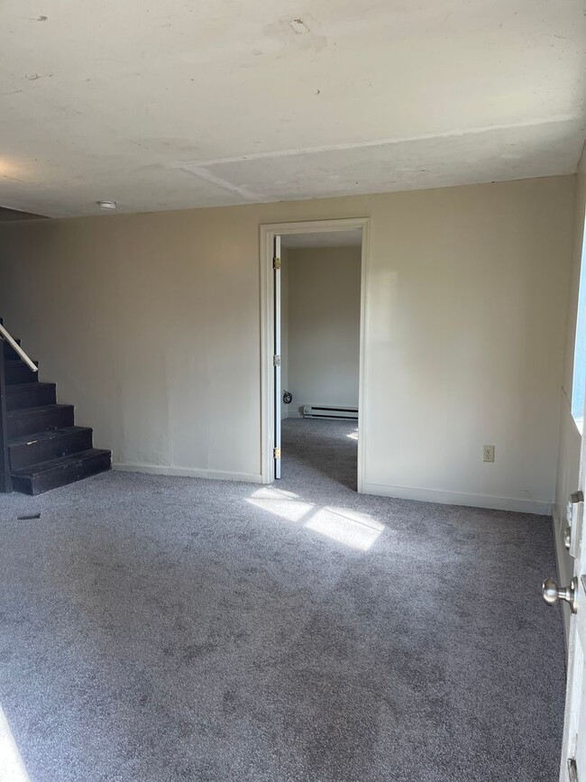 Building Photo - CONTRACT PENDING!!  Bedroom, 1 Bath Single...