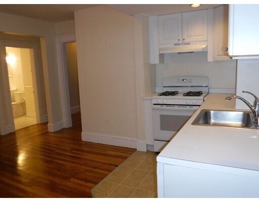Building Photo - 124 Nichols Ave