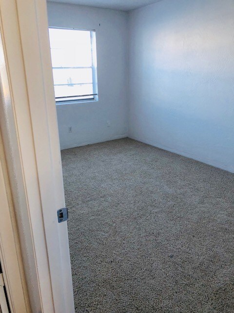 Foto del edificio - 2417 N Oleander Ave