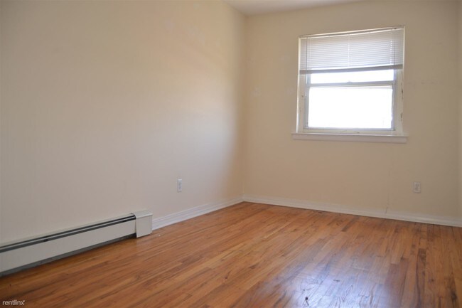 Building Photo - 2539 32nd St