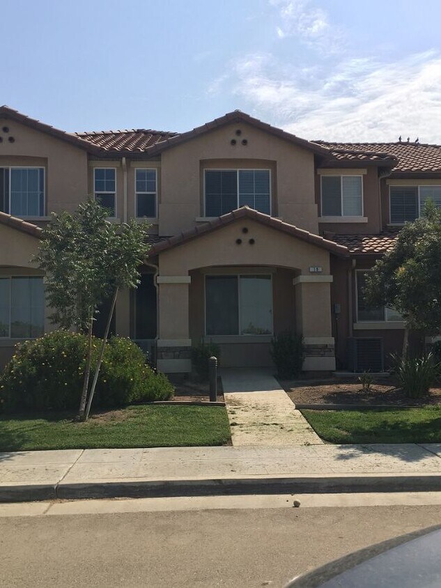 Foto principal - 1282 W Walter Ave