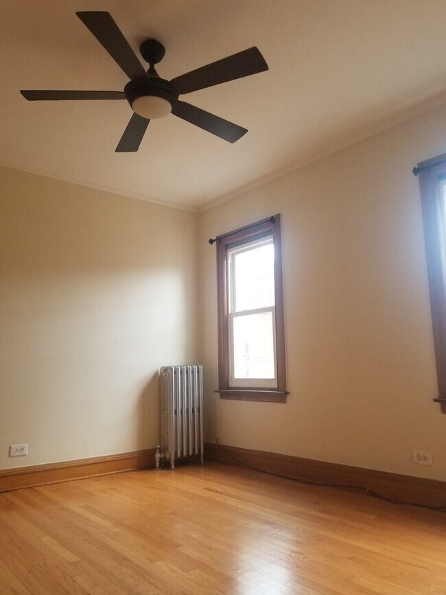 Foto del edificio - 5321 W Cornelia Ave