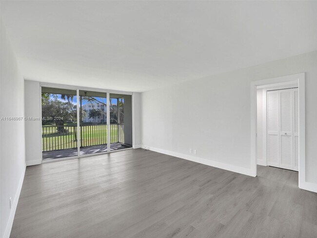 Building Photo - 3700 Oaks Clubhouse Dr