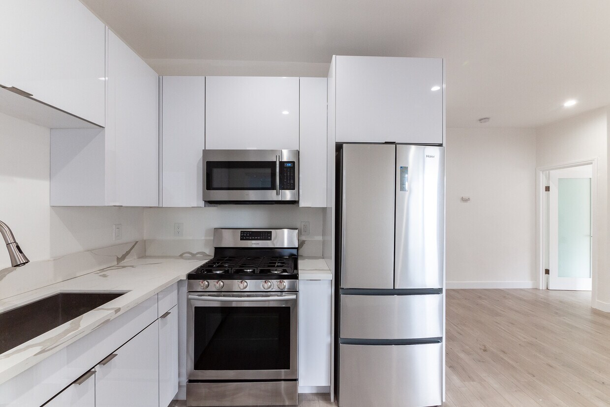 Primary Photo - 2955 W 8th St