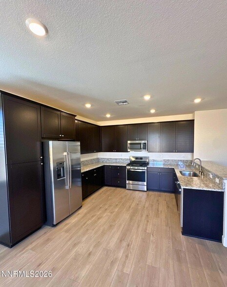 Foto del edificio - 7897 Willow Thicket Dr