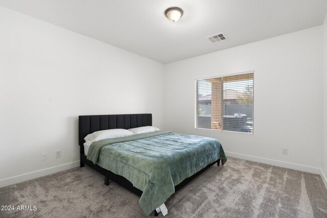Foto del edificio - 16535 W Lilac St