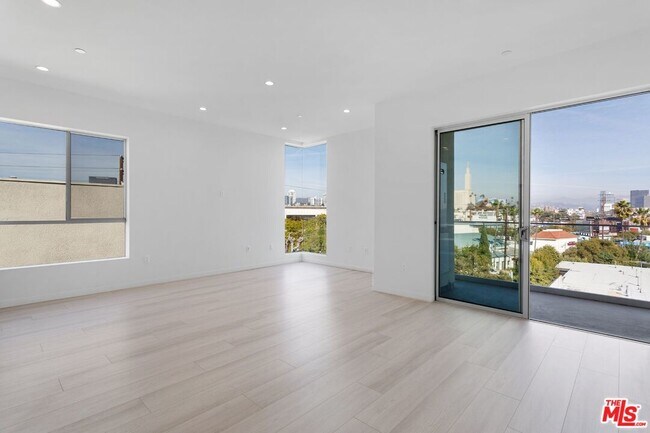 Foto del edificio - 1827 Midvale Ave