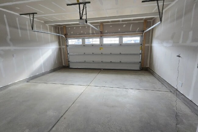 Building Photo - 329 Glacier Lk Dr