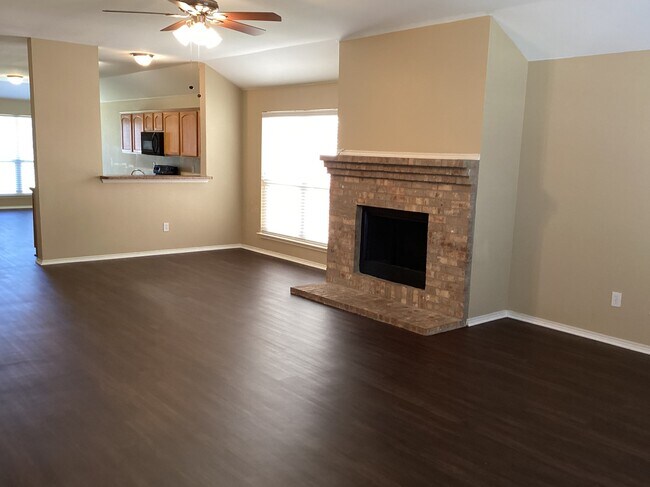 Building Photo - 4841 Kingfisher Lane